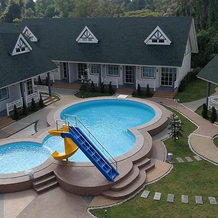 English Resotel : อิงลิช รีโซเทล Накхонситхаммарат Экстерьер фото