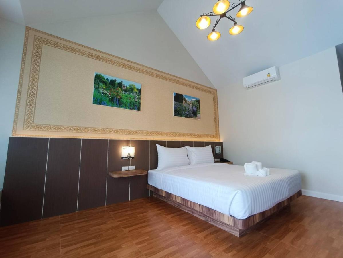 English Resotel : อิงลิช รีโซเทล Накхонситхаммарат Экстерьер фото